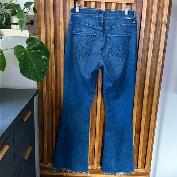 MOTHER The Weekender Fray Nip it in The Bud. Size 29x30